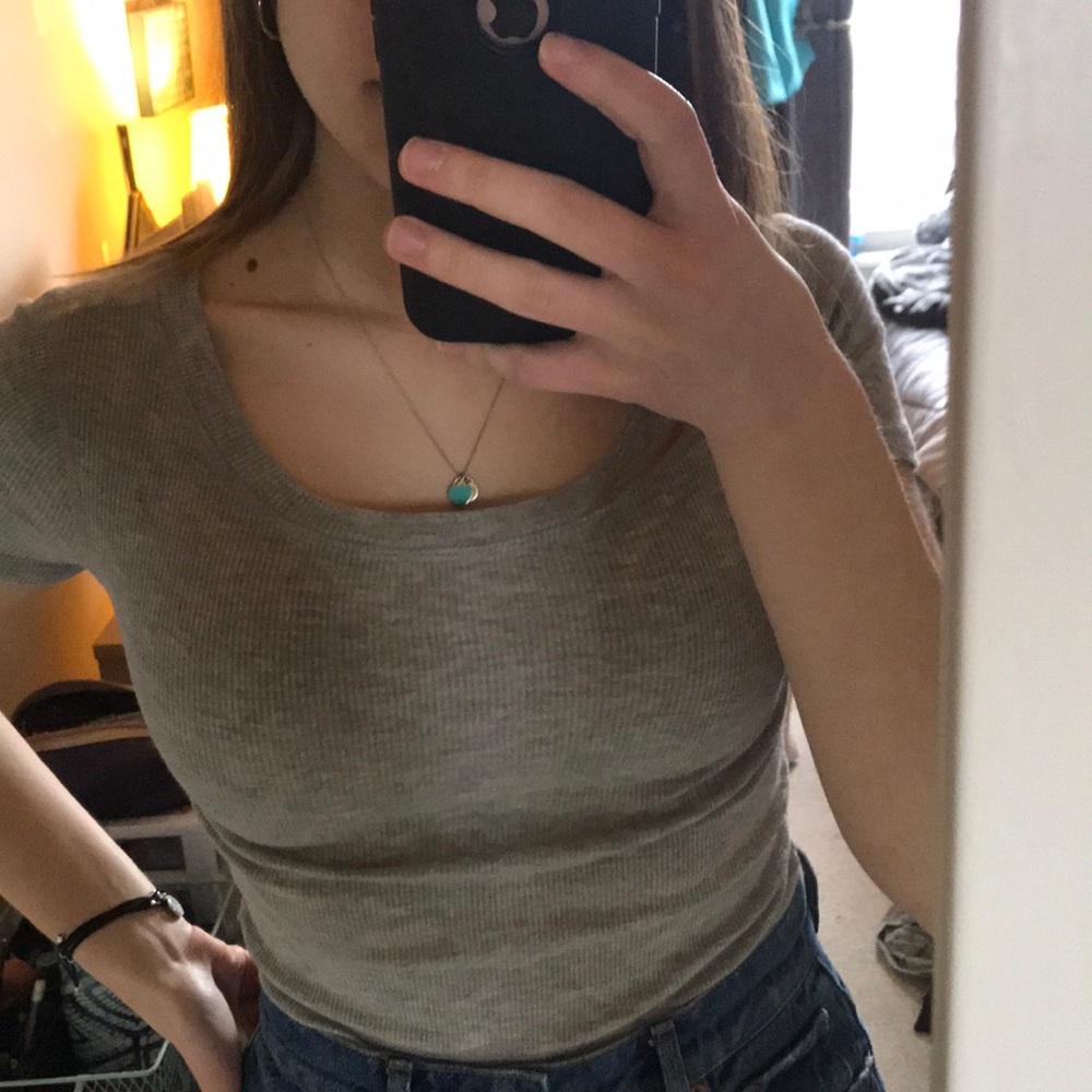 Basic Ribbed Grey Tee - Picture 3 of 4